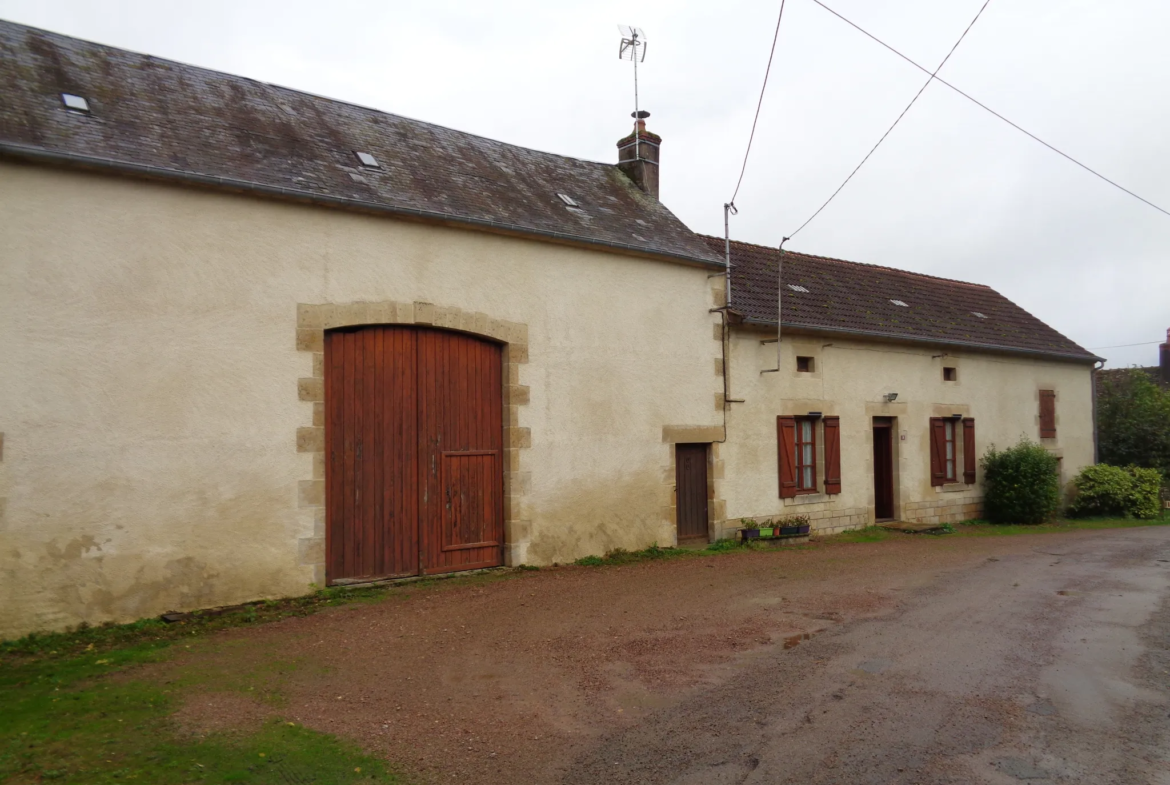 Longère de campagne avec dépendances à Saint Benin d'Azy 