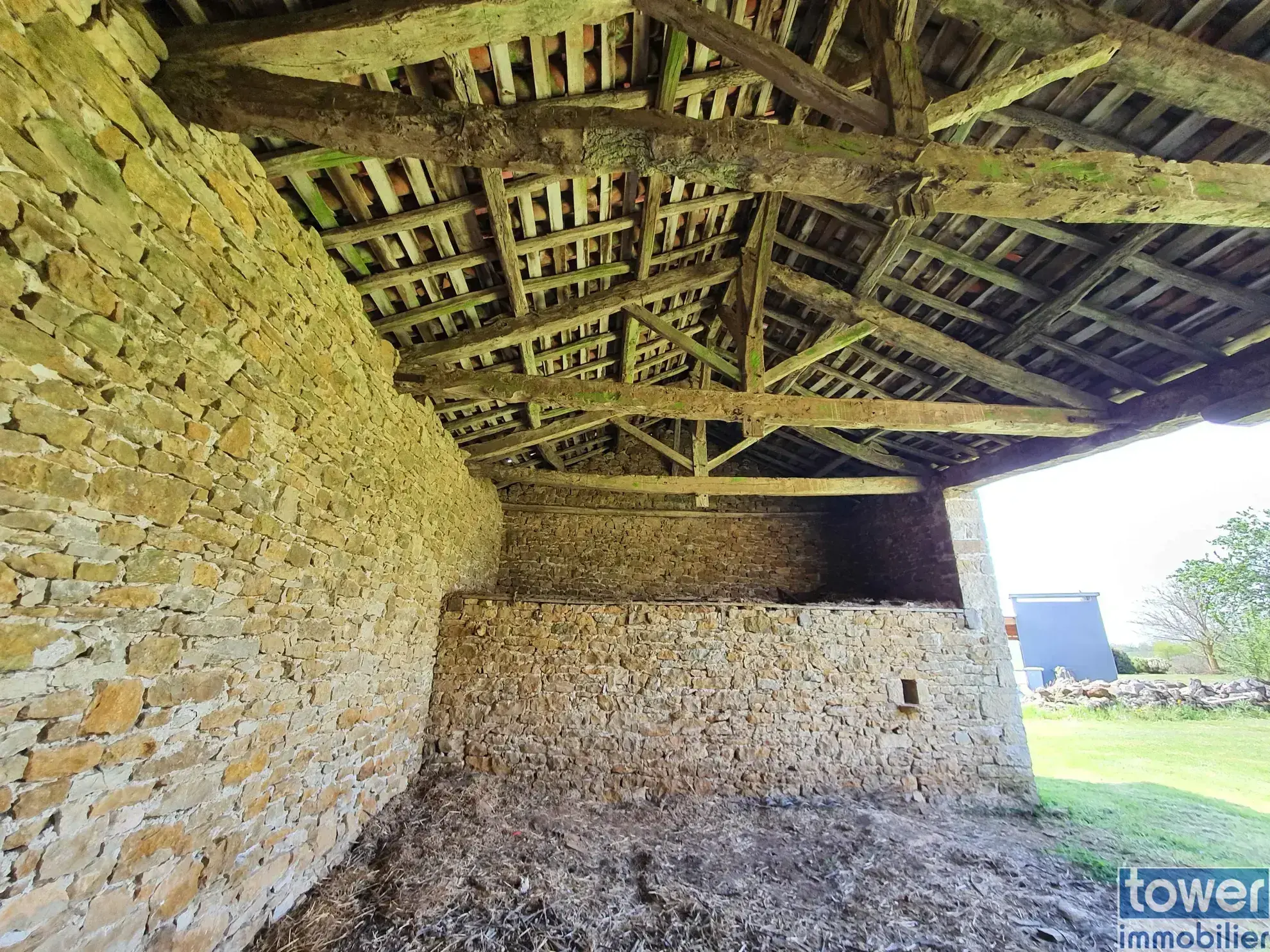 Vente de 2 Charmantes Granges à Savignac 