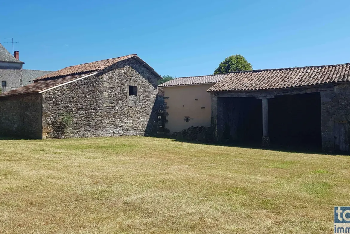 Vente de 2 Charmantes Granges à Savignac 