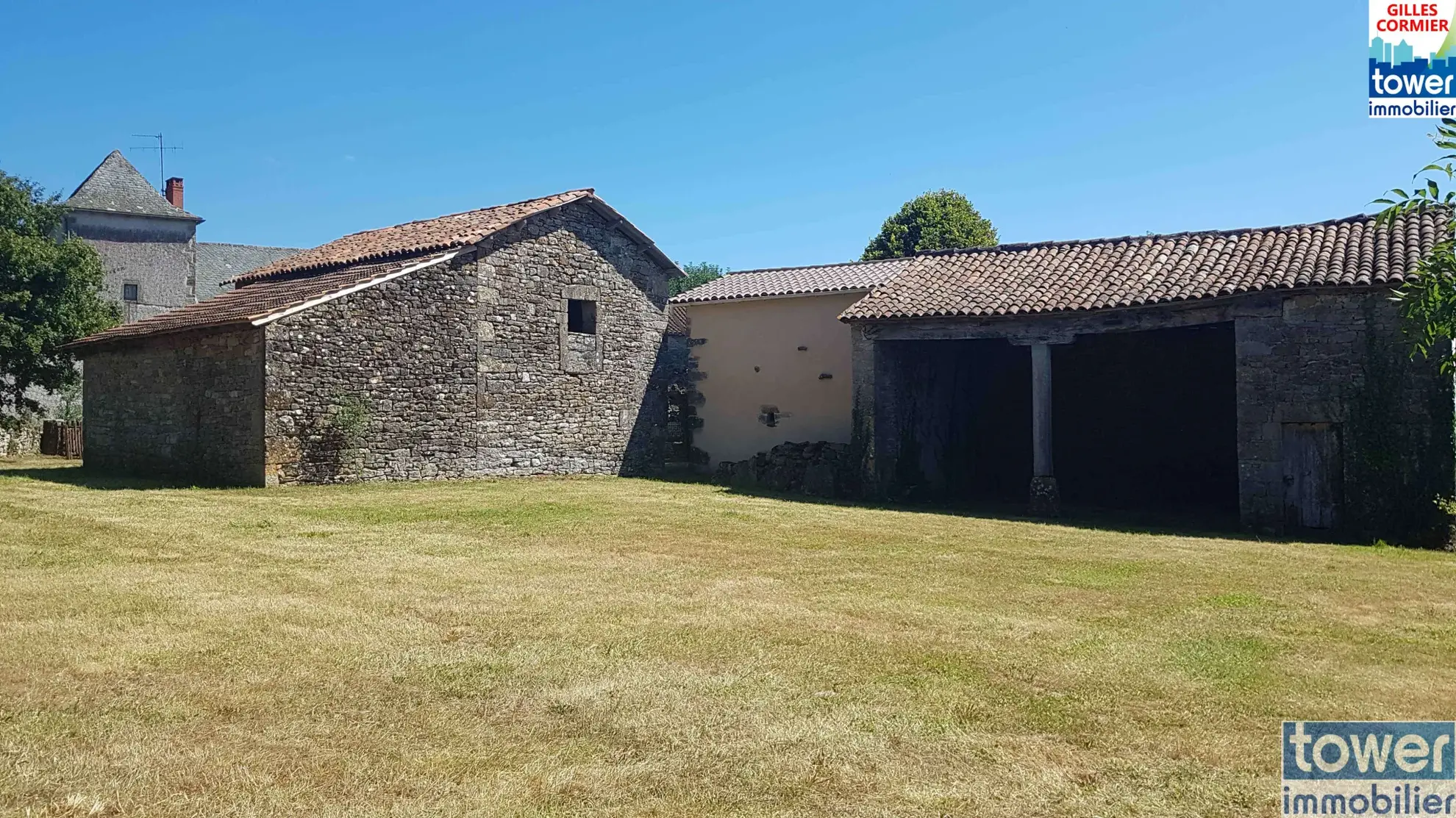 Vente de 2 Charmantes Granges à Savignac 