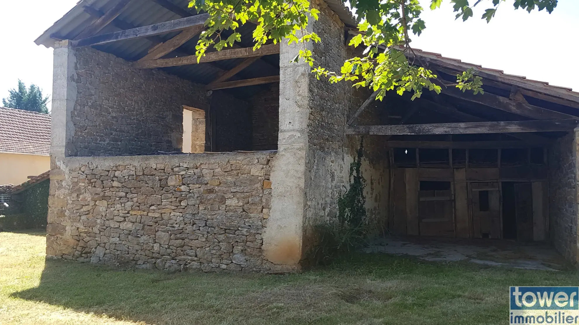 Vente de 2 Charmantes Granges à Savignac 