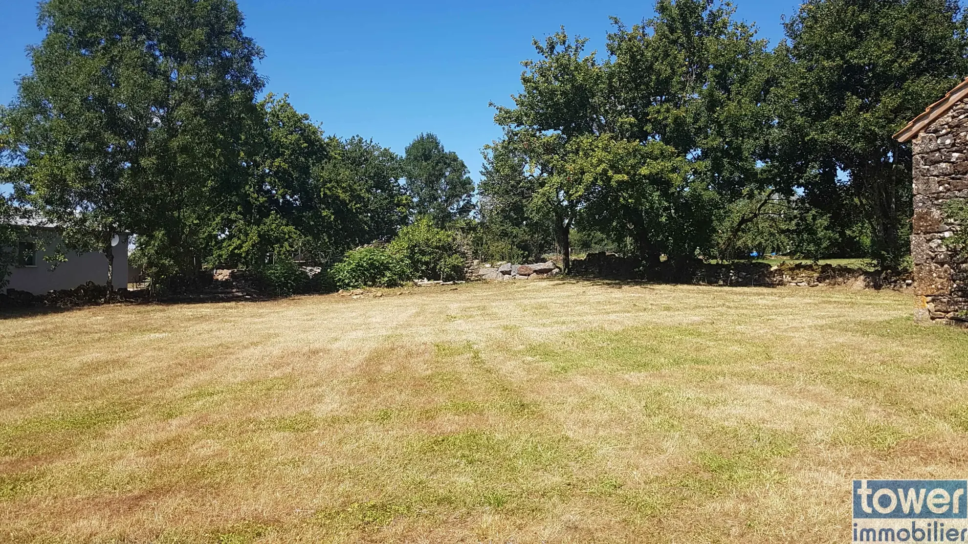 Vente de 2 Charmantes Granges à Savignac 