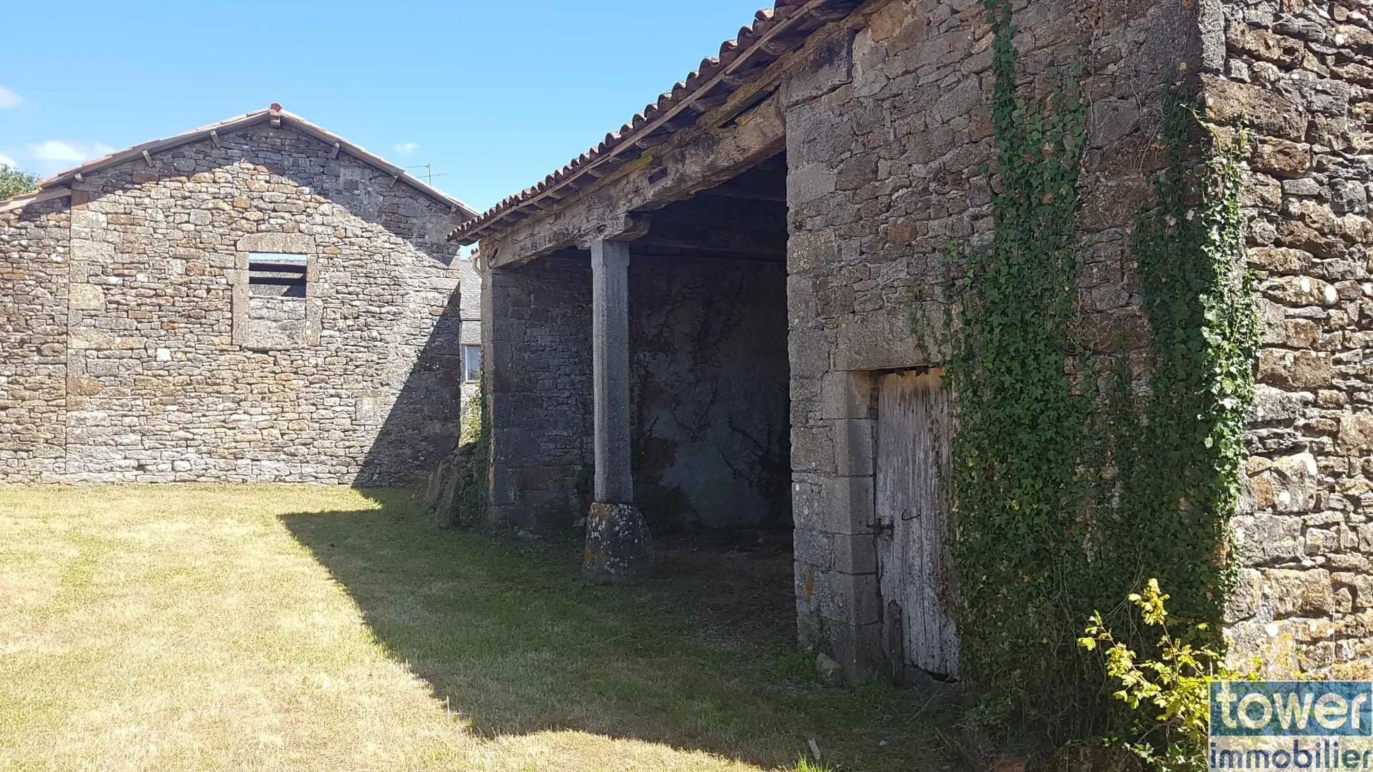 Vente de 2 Charmantes Granges à Savignac 