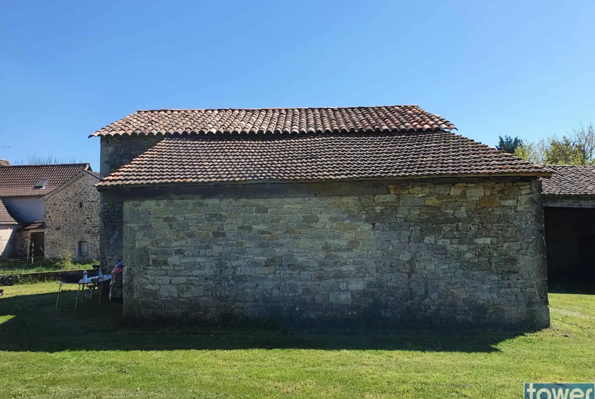 Vente de 2 Charmantes Granges à Savignac 