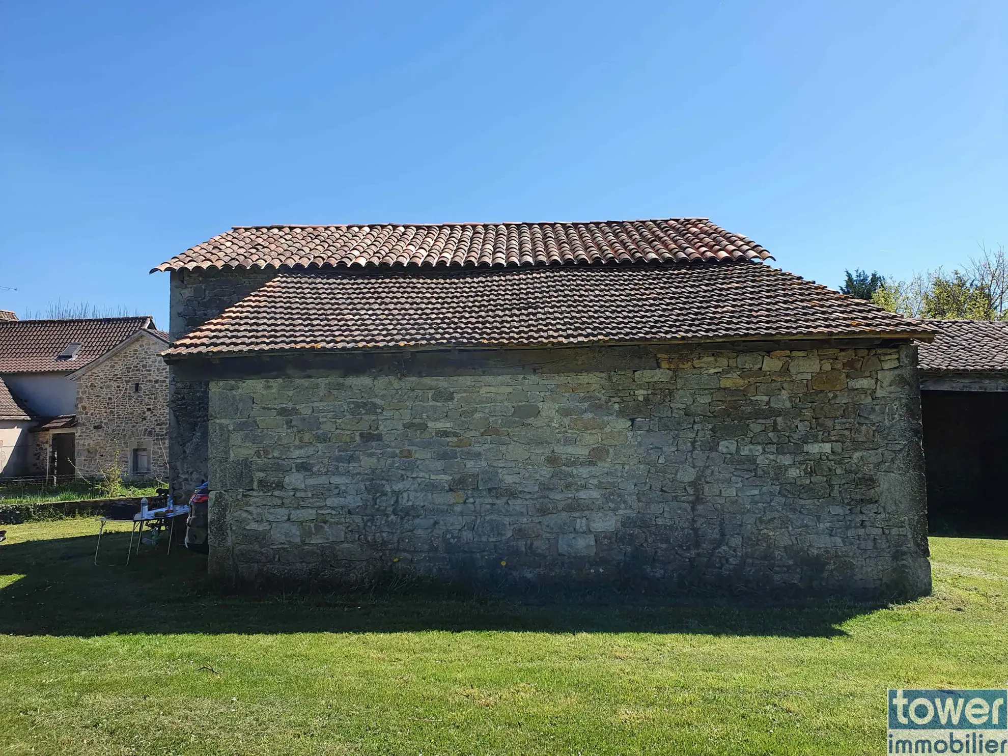 Vente de 2 Charmantes Granges à Savignac 