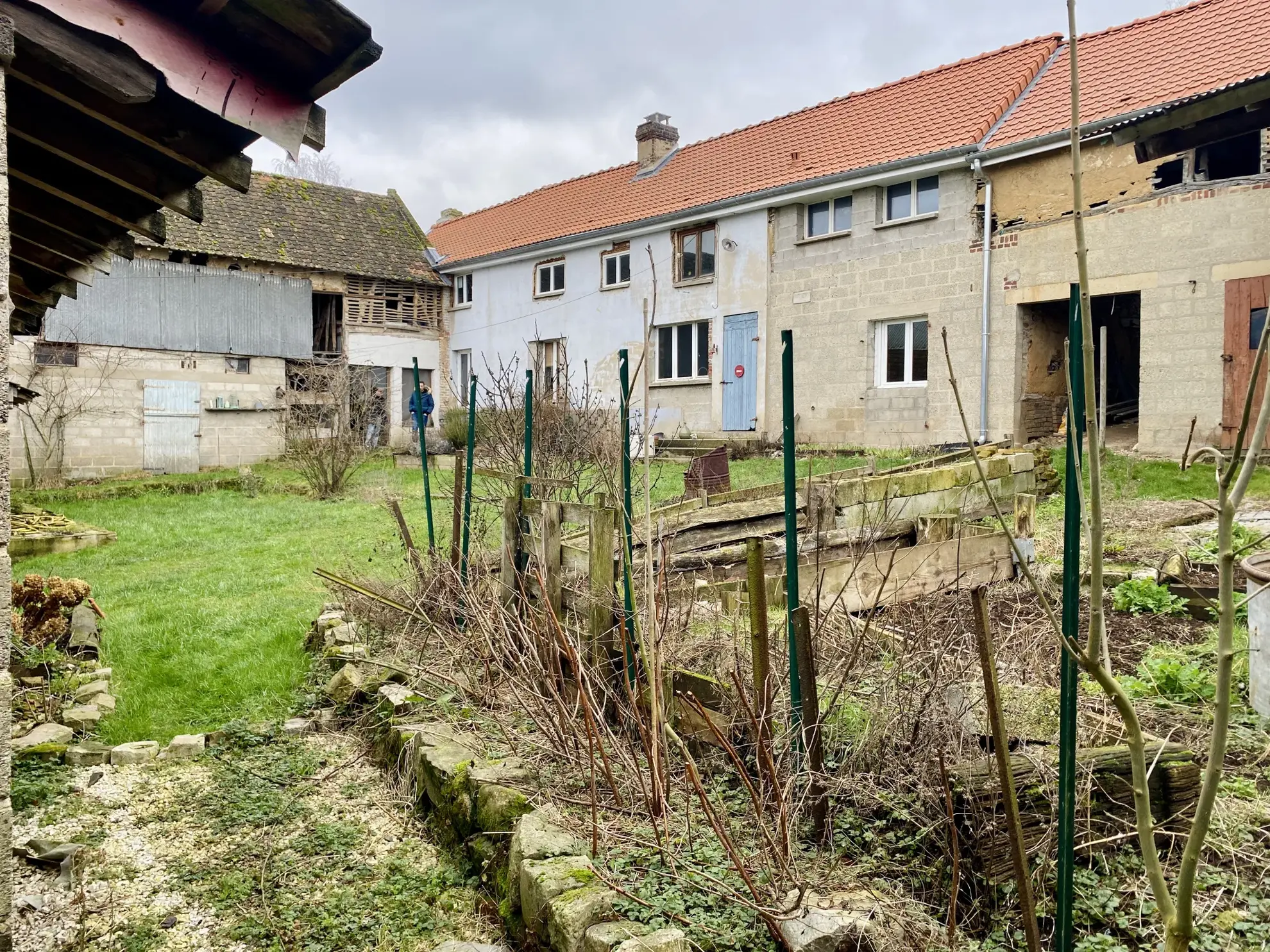 Faites l'expérience d'une ferme au carré unique à Airaines, prêt à accueillir vos projets. 