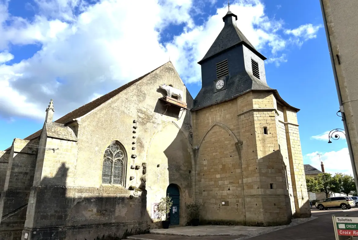 Maison individuelle de village à vendre avec cour privative à St Saulge 