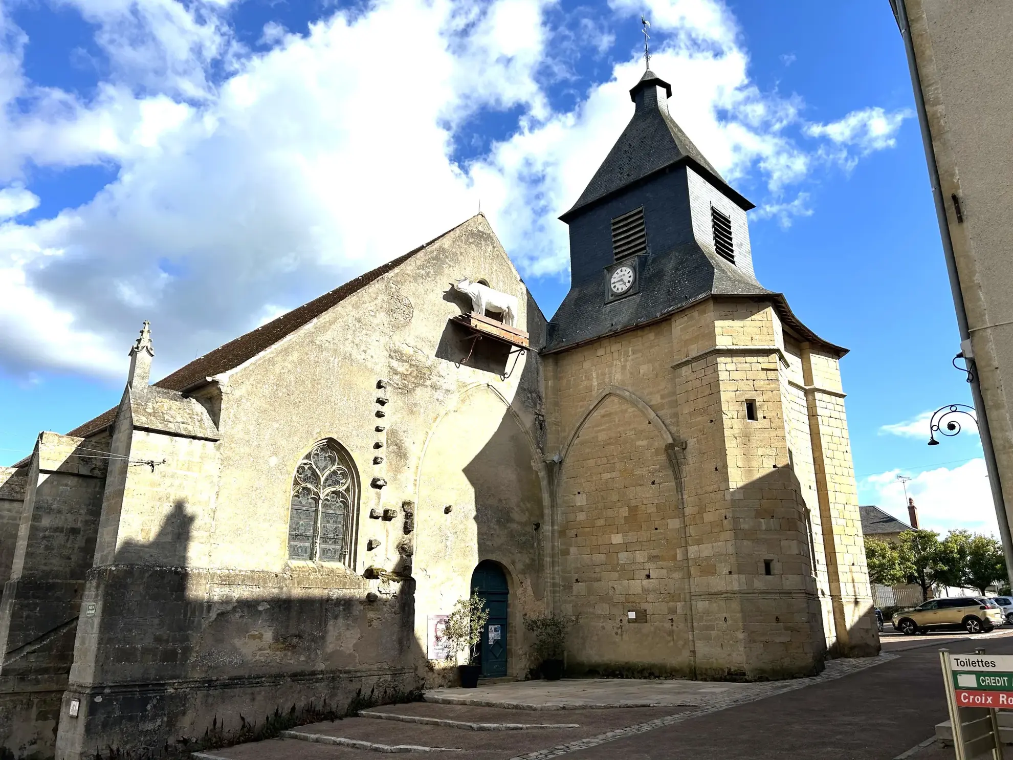 Maison individuelle de village à vendre avec cour privative à St Saulge 