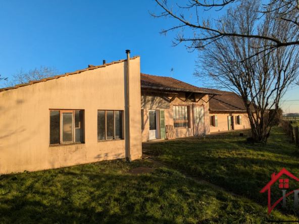 Maison indépendante avec jardin et dépendances à Pierre de Bresse