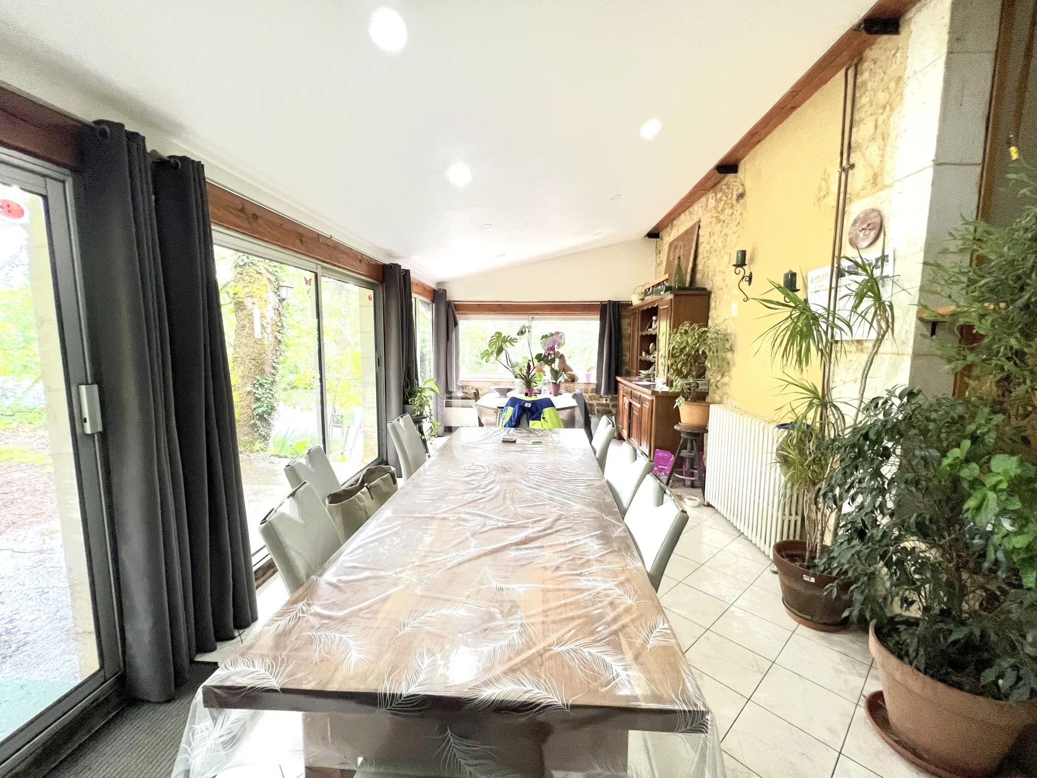 Maison de charme 245 m² avec dépendances à La Cassagne 