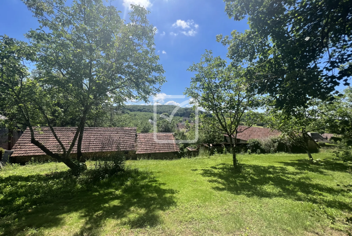 Maison de charme 245 m² avec dépendances à La Cassagne 