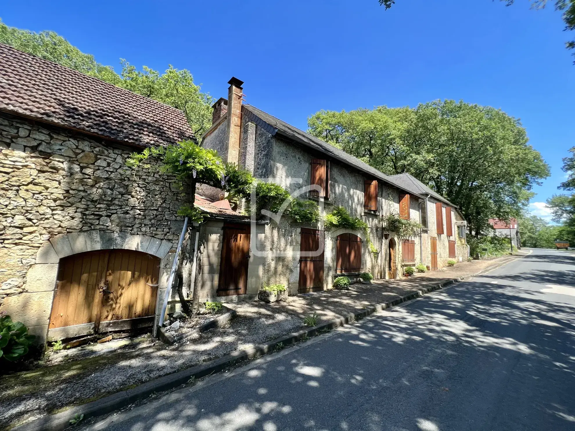 Maison de charme 245 m² avec dépendances à La Cassagne 