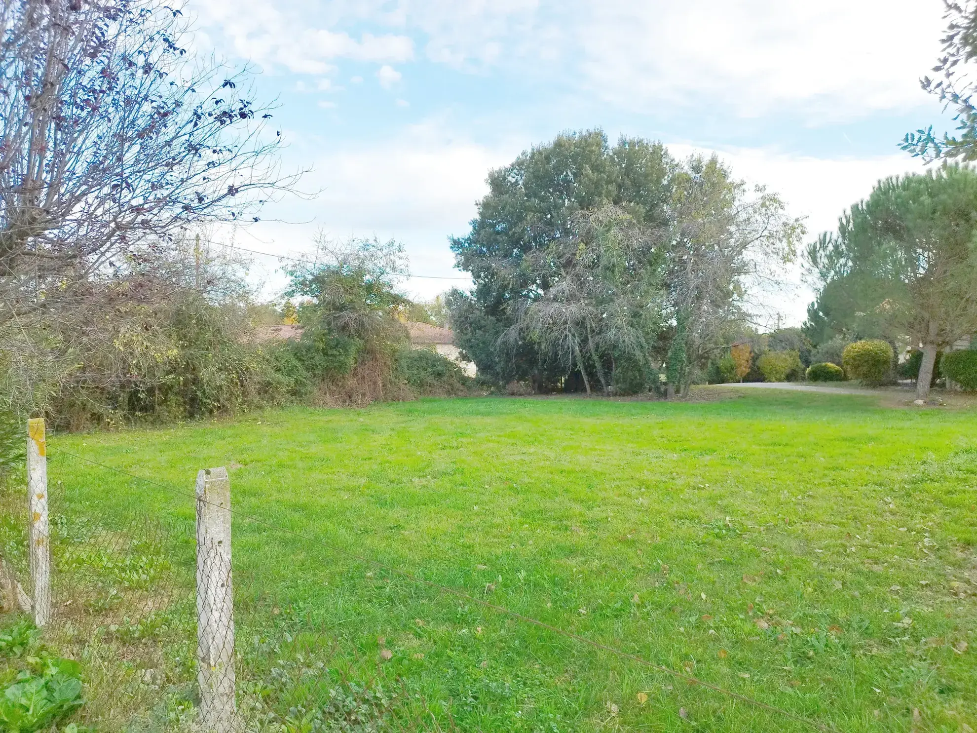 Terrain à bâtir de 1291m² à Saint-Sulpice-sur-Lèze 