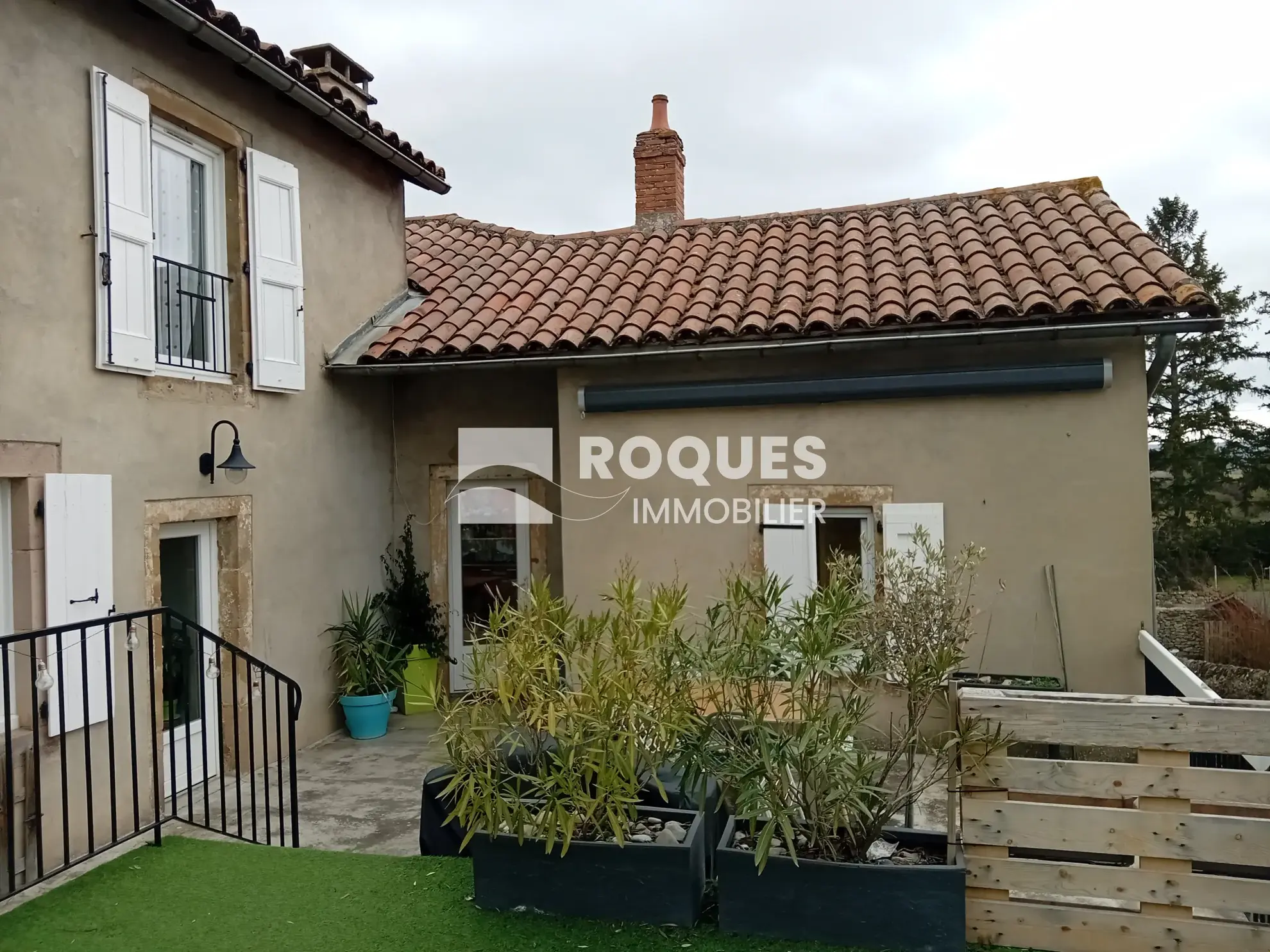 Maison familiale proche de Millau avec terrasse 