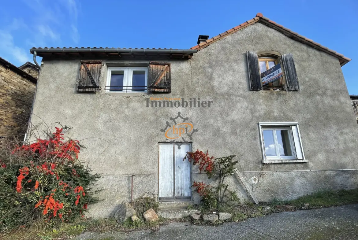 Maison de village à vendre à Broquiès avec jardin et terrasses 