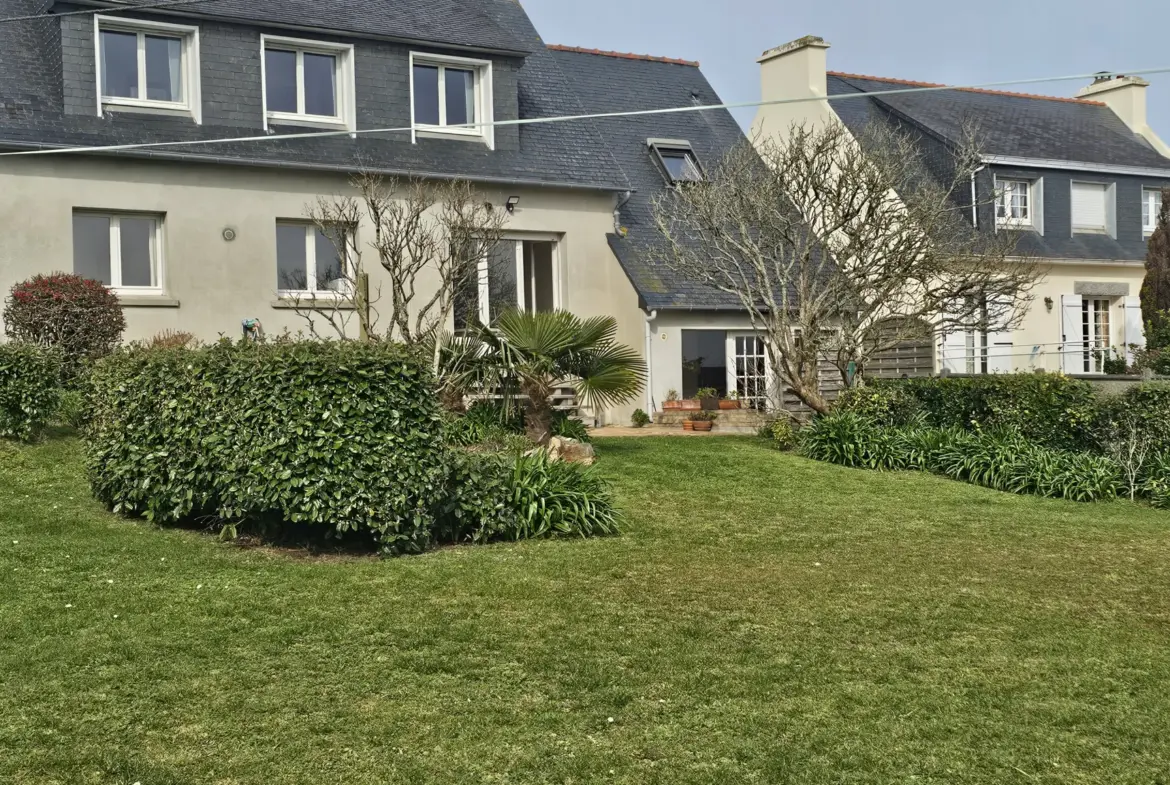 Maison proche plage et GR34 avec revenu locatif à Camaret sur mer 