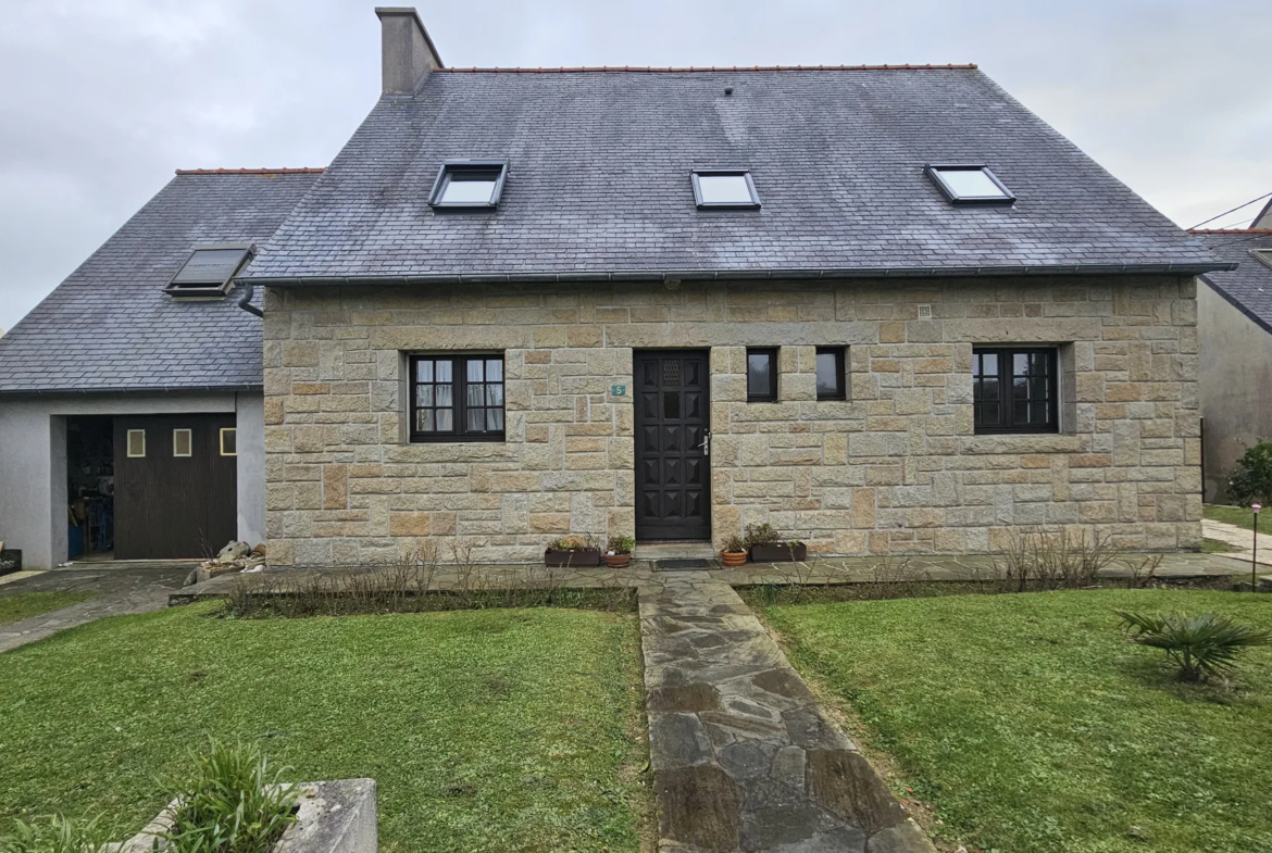 Maison proche plage et GR34 avec revenu locatif à Camaret sur mer 