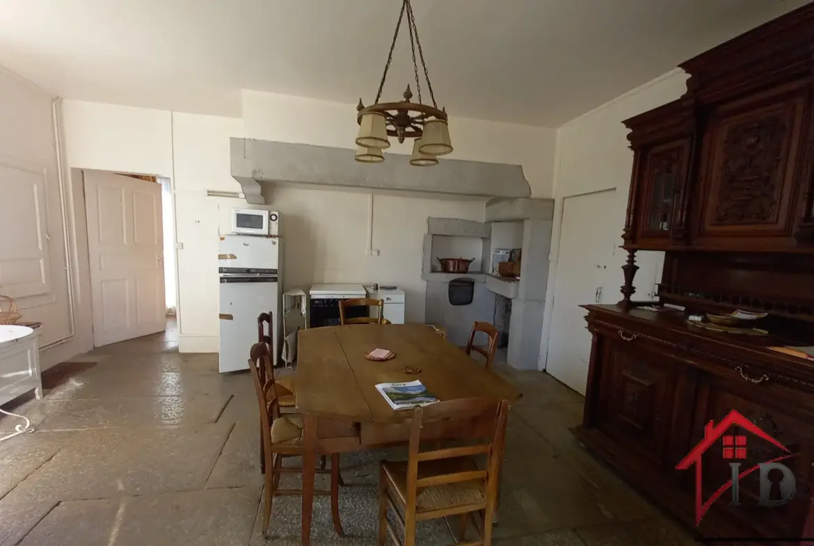 Ensemble immobilier à vendre à Crancot - 240 m² habitable 