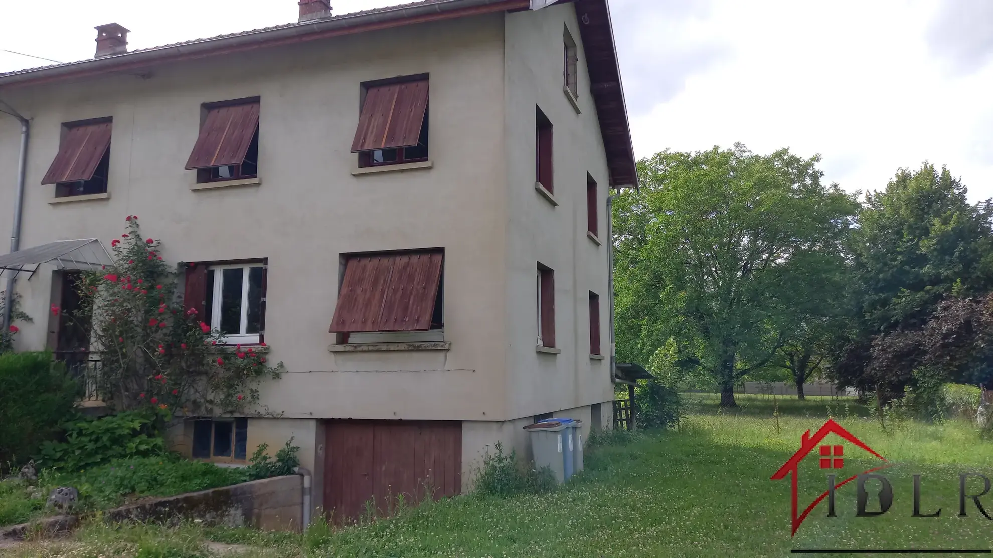 Maison Mitoyenne à Voiteur avec Terrain de 15 ares 