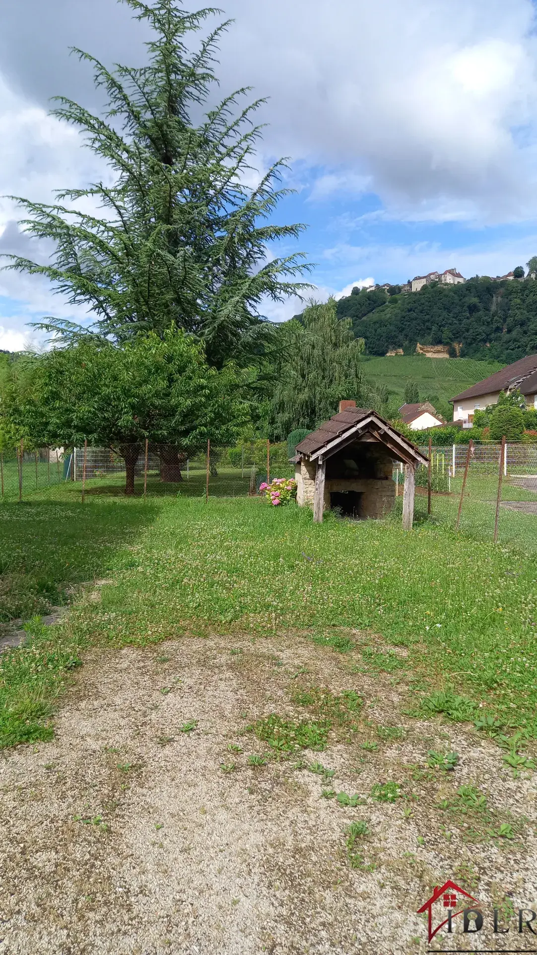 Maison Mitoyenne à Voiteur avec Terrain de 15 ares 