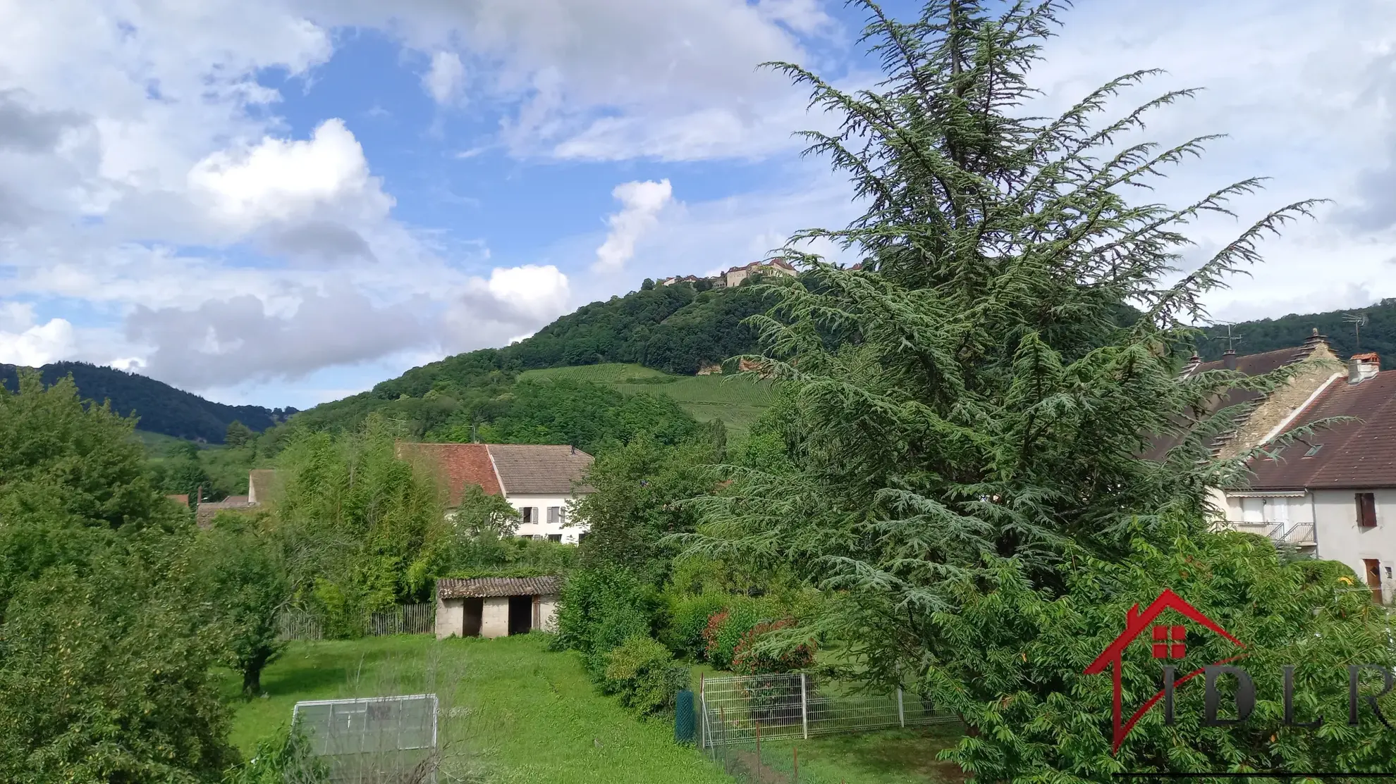 Maison Mitoyenne à Voiteur avec Terrain de 15 ares 