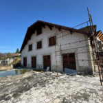 Maison à Vaulnavey le Haut : 4 appartements à rénover