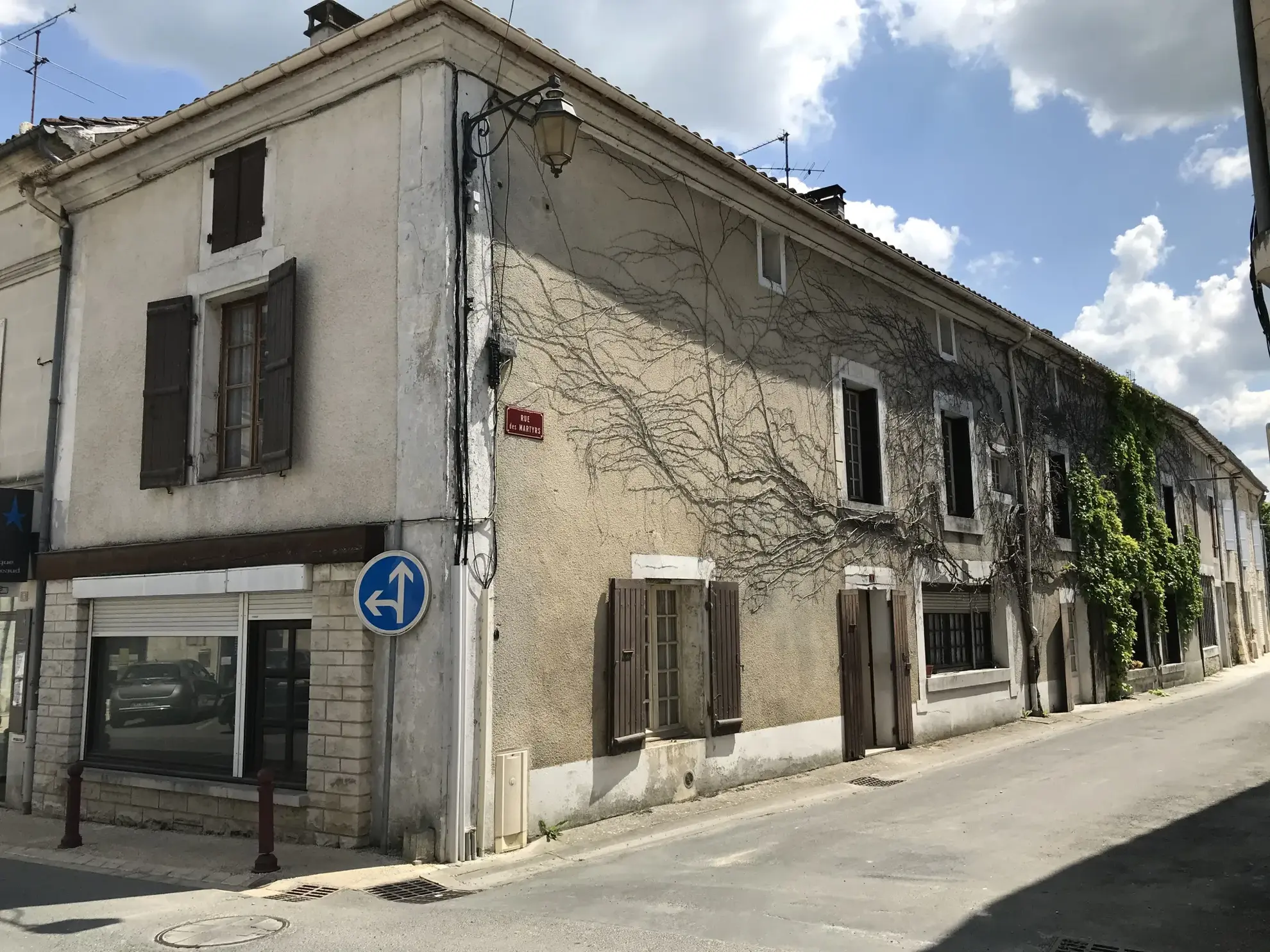 Immeuble à diviser en plusieurs logements dans le centre de Mareuil 