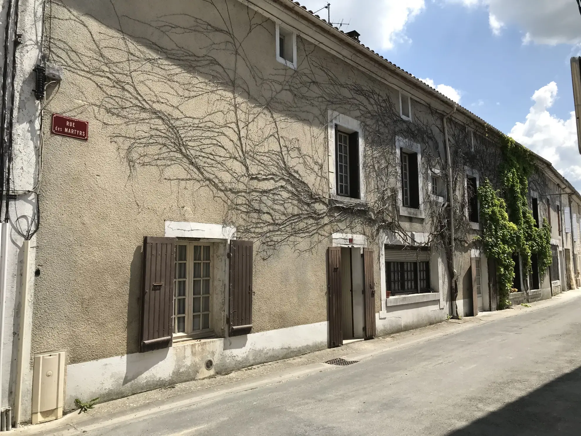 Immeuble à diviser en plusieurs logements dans le centre de Mareuil 