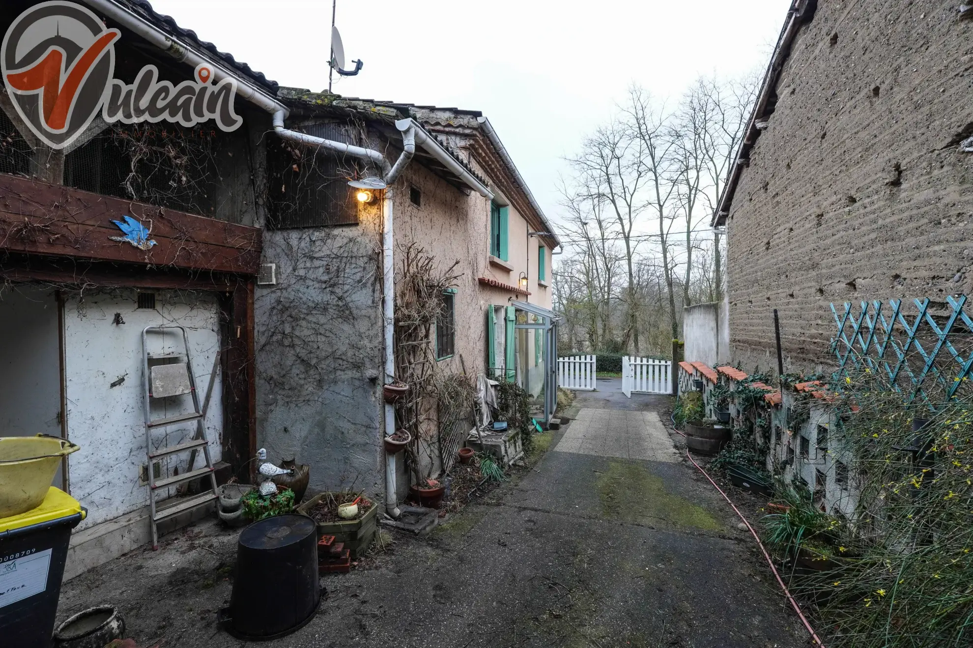 Maison de ville sur 1150 m² de terrain à Maringues 