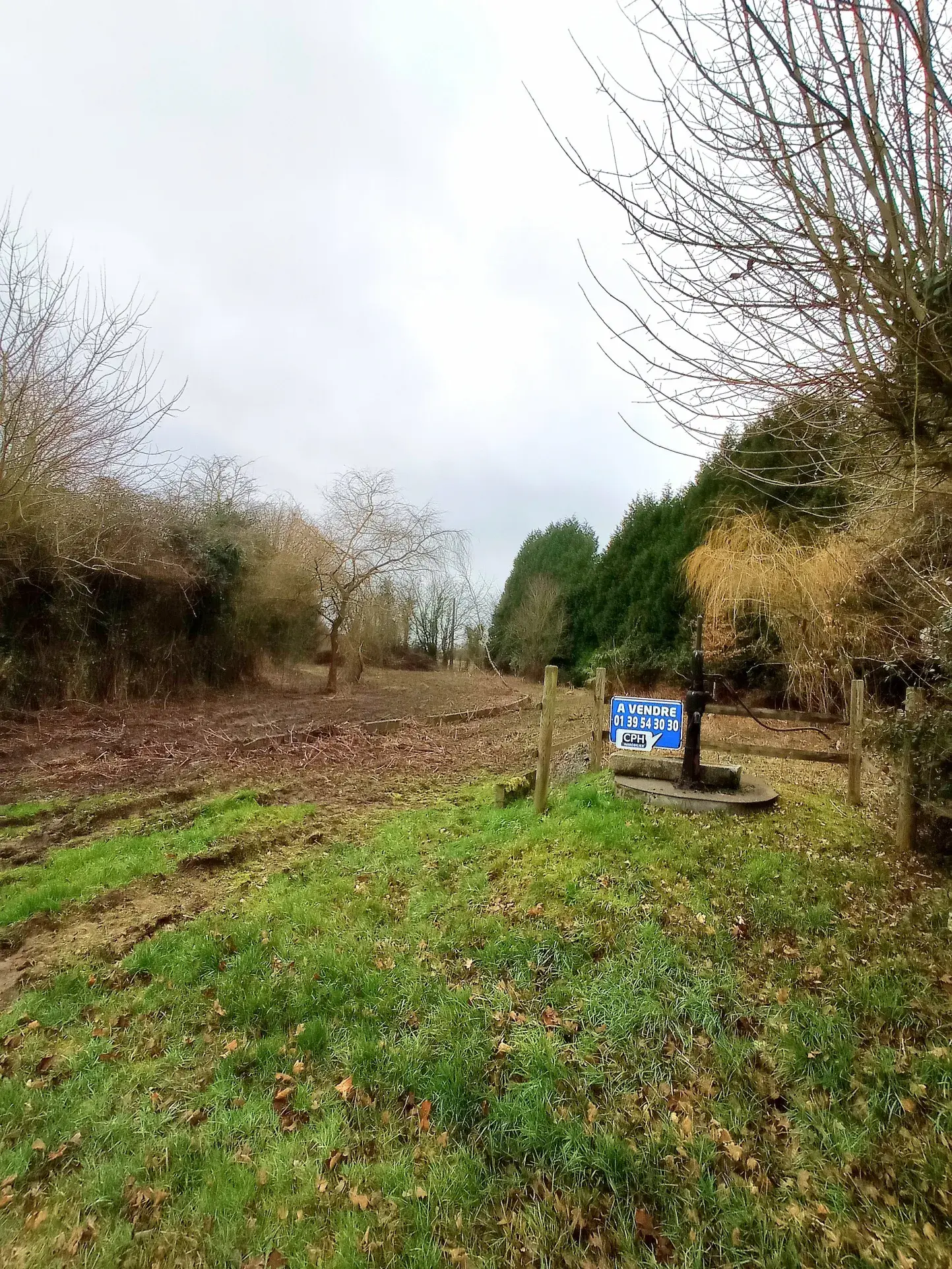 Terrain à bâtir de 1845 m² à Familly - 15 500 EUR 