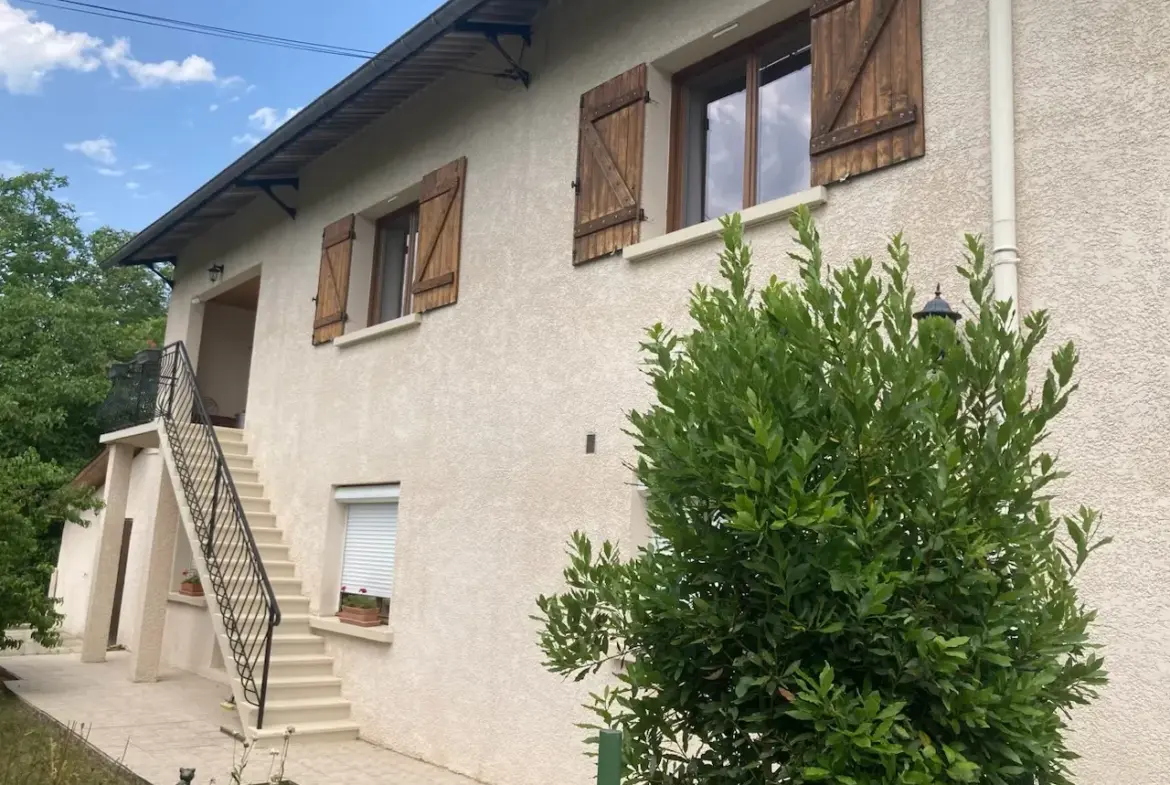 Villa T7 de 208 m² à Jujurieux sur terrain de 1244 m² 