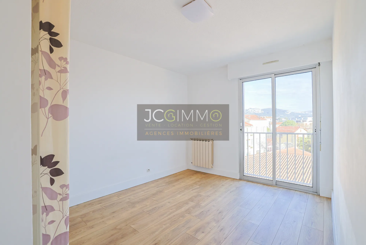 À vendre : Appartement T3 lumineux avec terrasse et garage à La Seyne-sur-Mer 