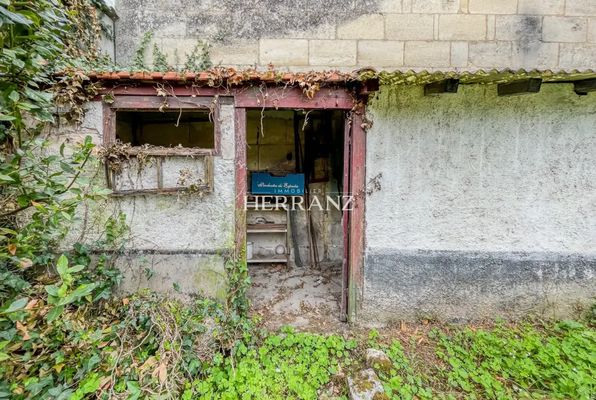 Charmante Maison de Ville en Pierre à Rénover à Libourne 