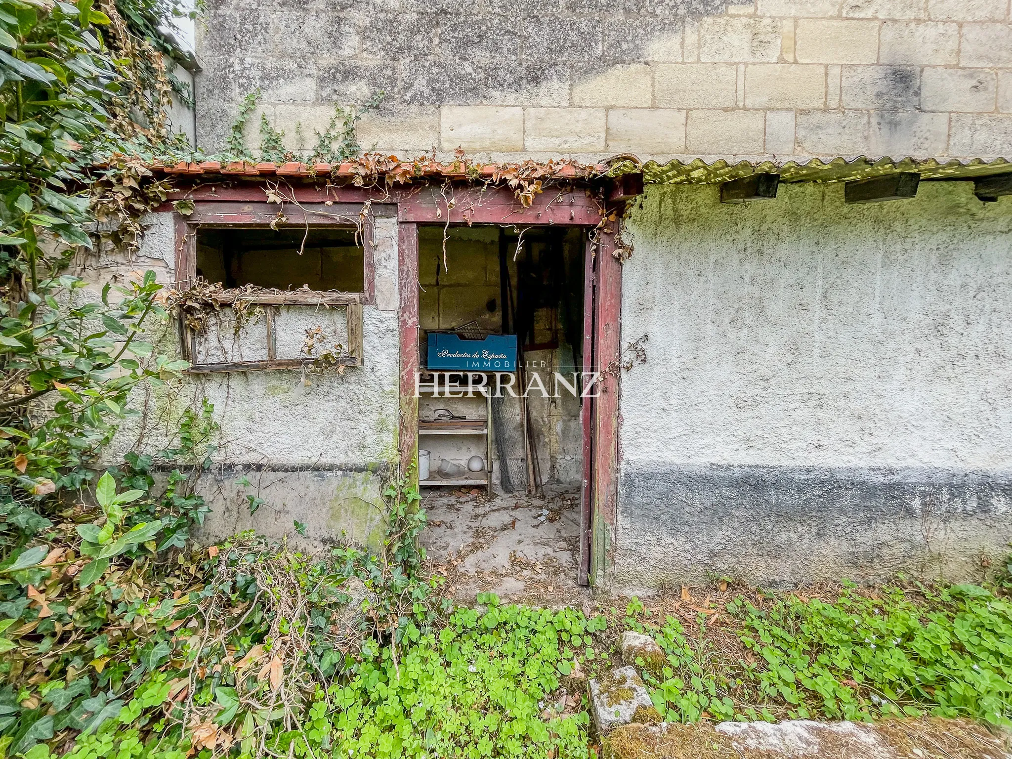 Charmante Maison de Ville en Pierre à Rénover à Libourne 