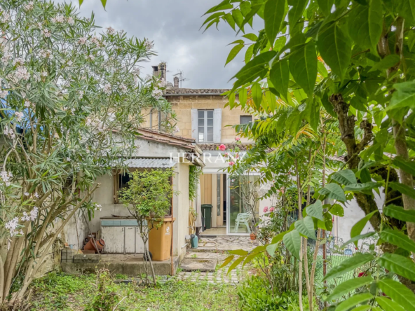 Charmante Maison de Ville en Pierre à Rénover à Libourne