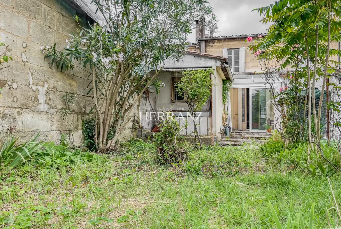 Charmante Maison de Ville en Pierre à Rénover à Libourne 