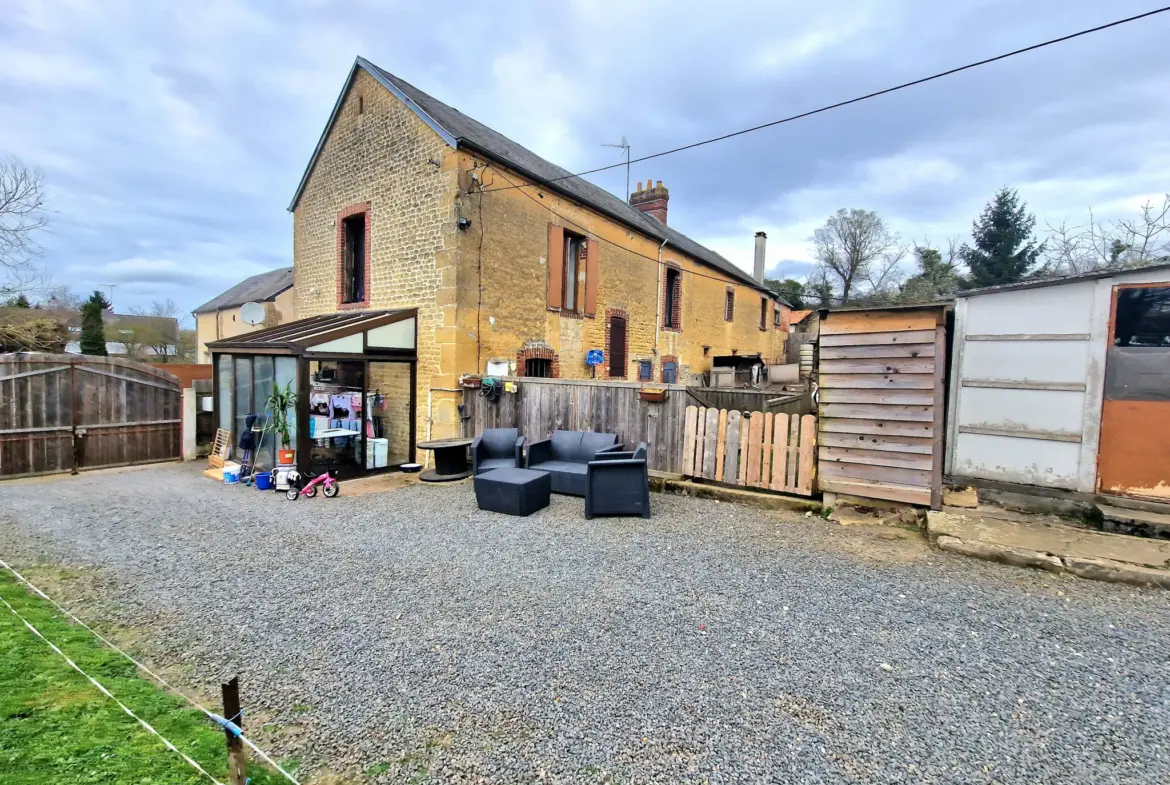 Maison rénovée à Saint-Pierre-en-Auge avec jardin et garage 