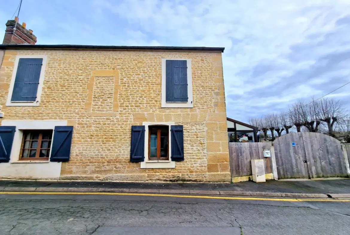 Maison rénovée à Saint-Pierre-en-Auge avec jardin et garage 