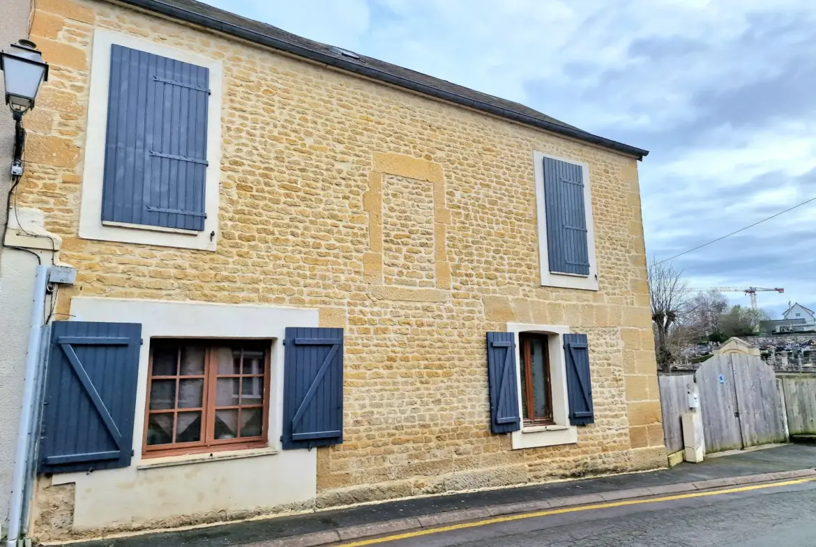 Maison rénovée à Saint-Pierre-en-Auge avec jardin et garage 