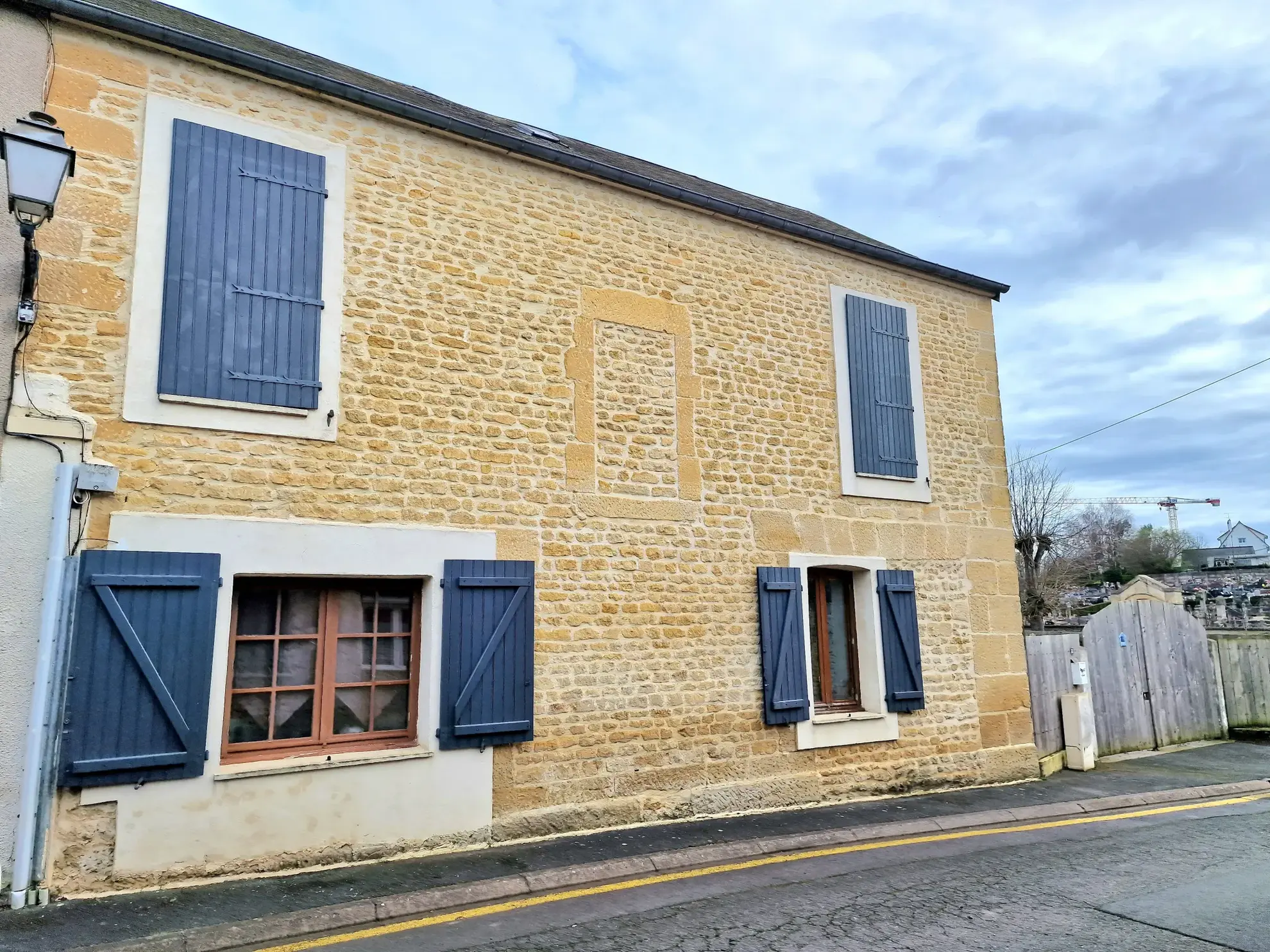 Maison rénovée à Saint-Pierre-en-Auge avec jardin et garage 