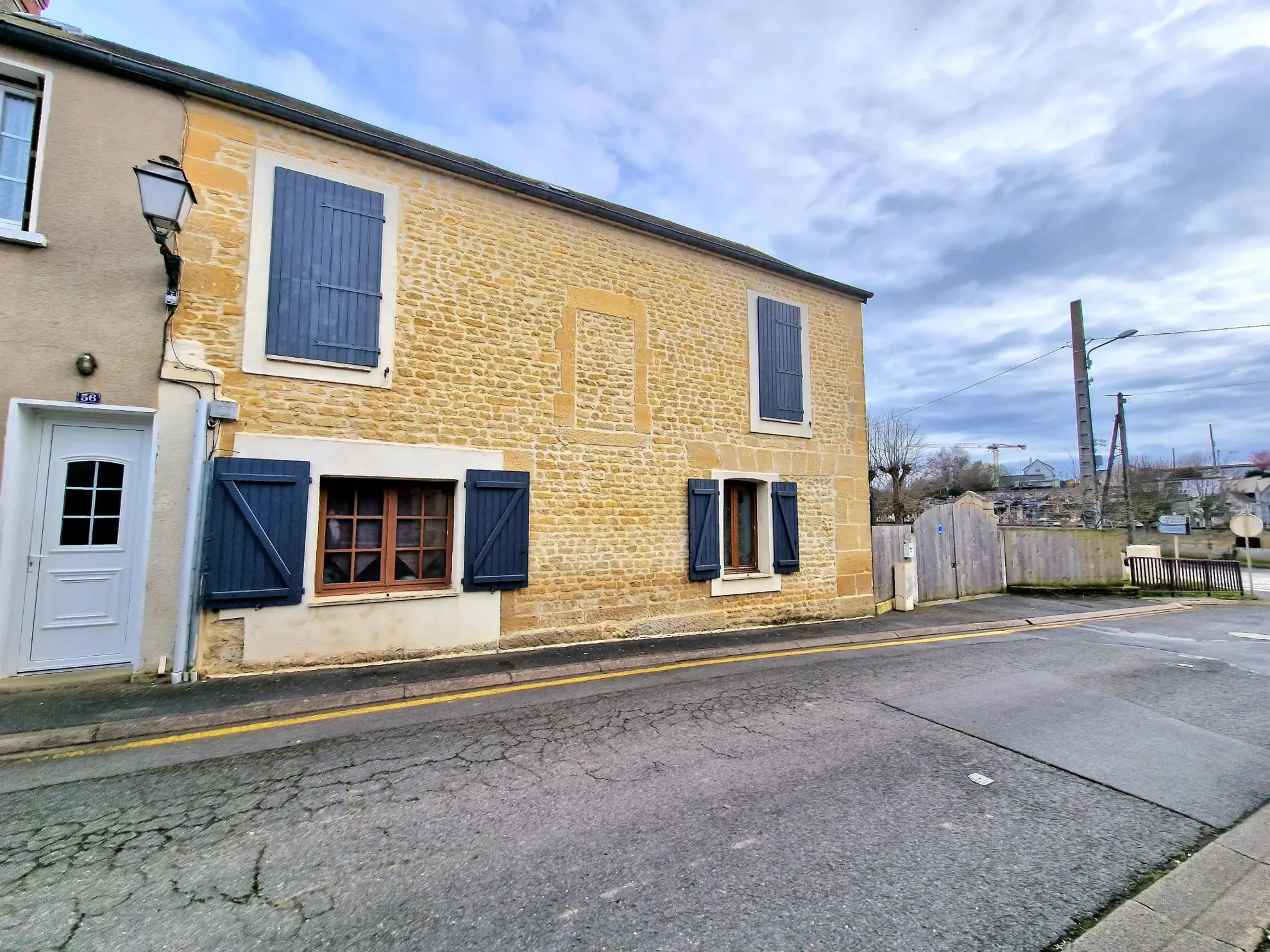 Maison rénovée à Saint-Pierre-en-Auge avec jardin et garage 