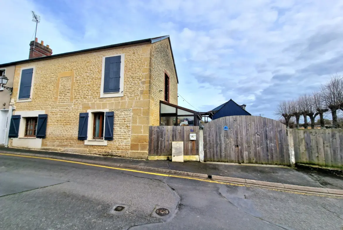 Maison rénovée à Saint-Pierre-en-Auge avec jardin et garage 