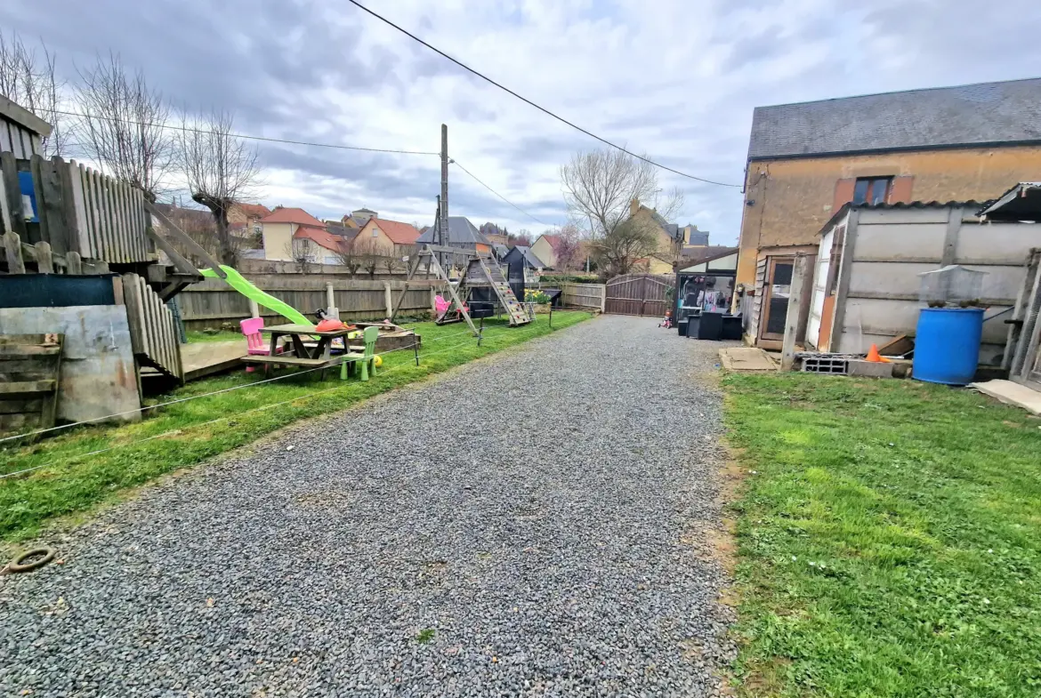 Maison rénovée à Saint-Pierre-en-Auge avec jardin et garage 