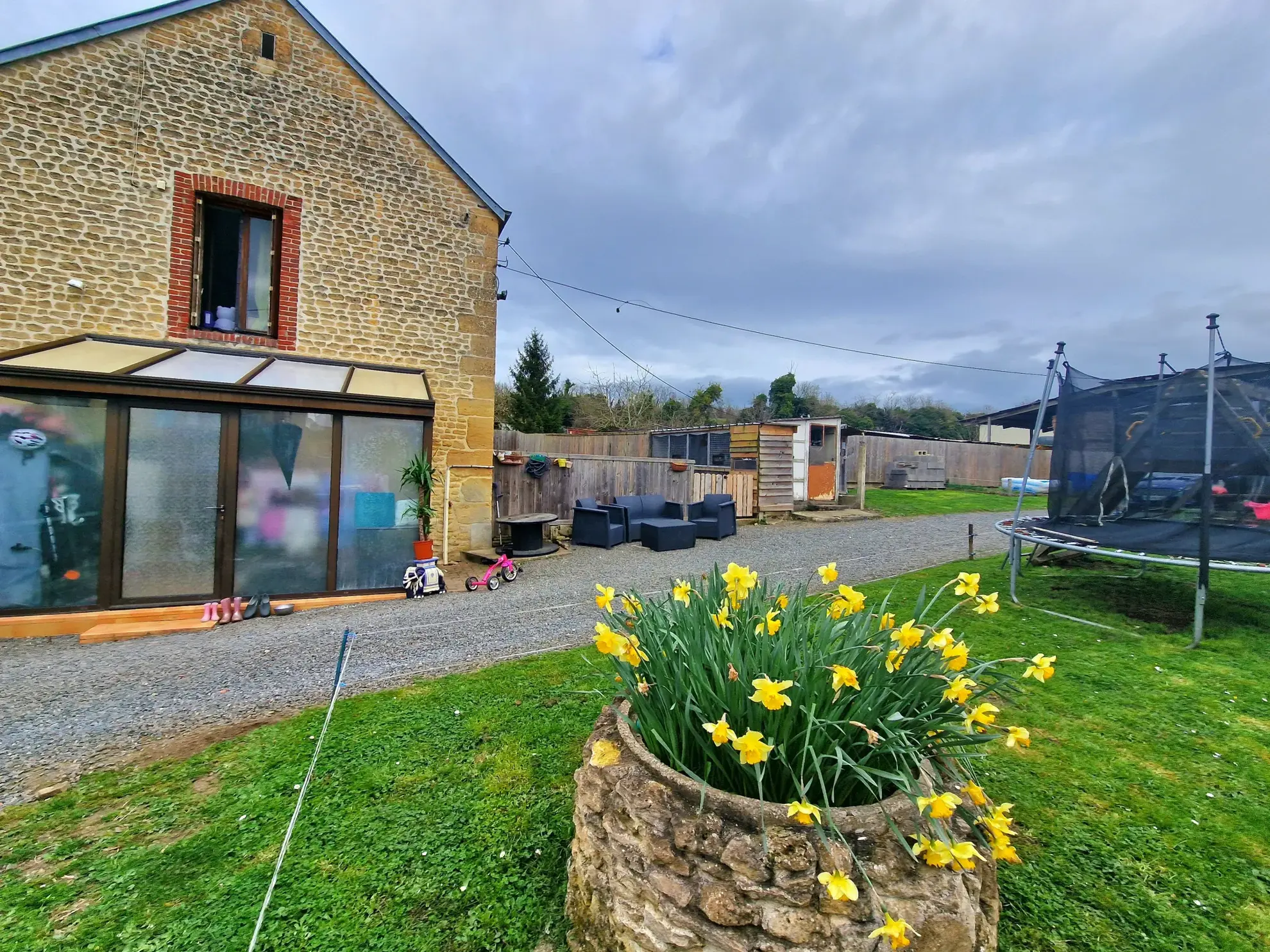 Maison rénovée à Saint-Pierre-en-Auge avec jardin et garage 