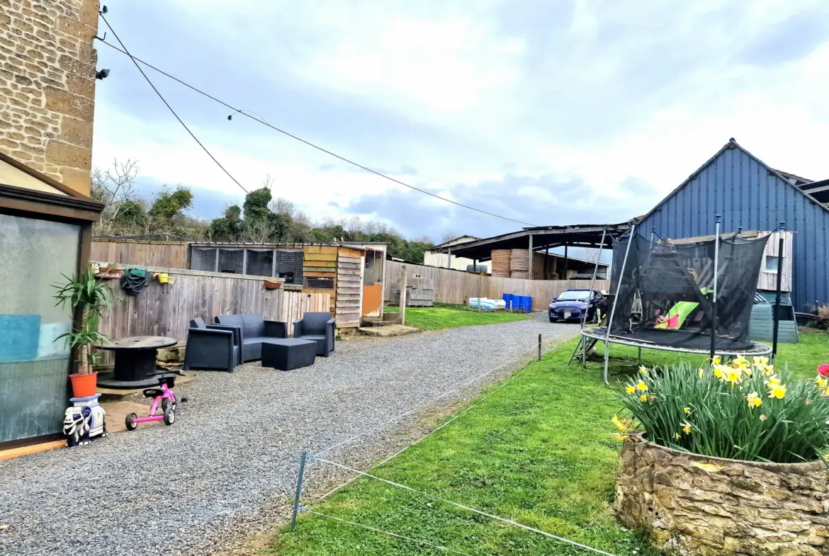 Maison rénovée à Saint-Pierre-en-Auge avec jardin et garage 