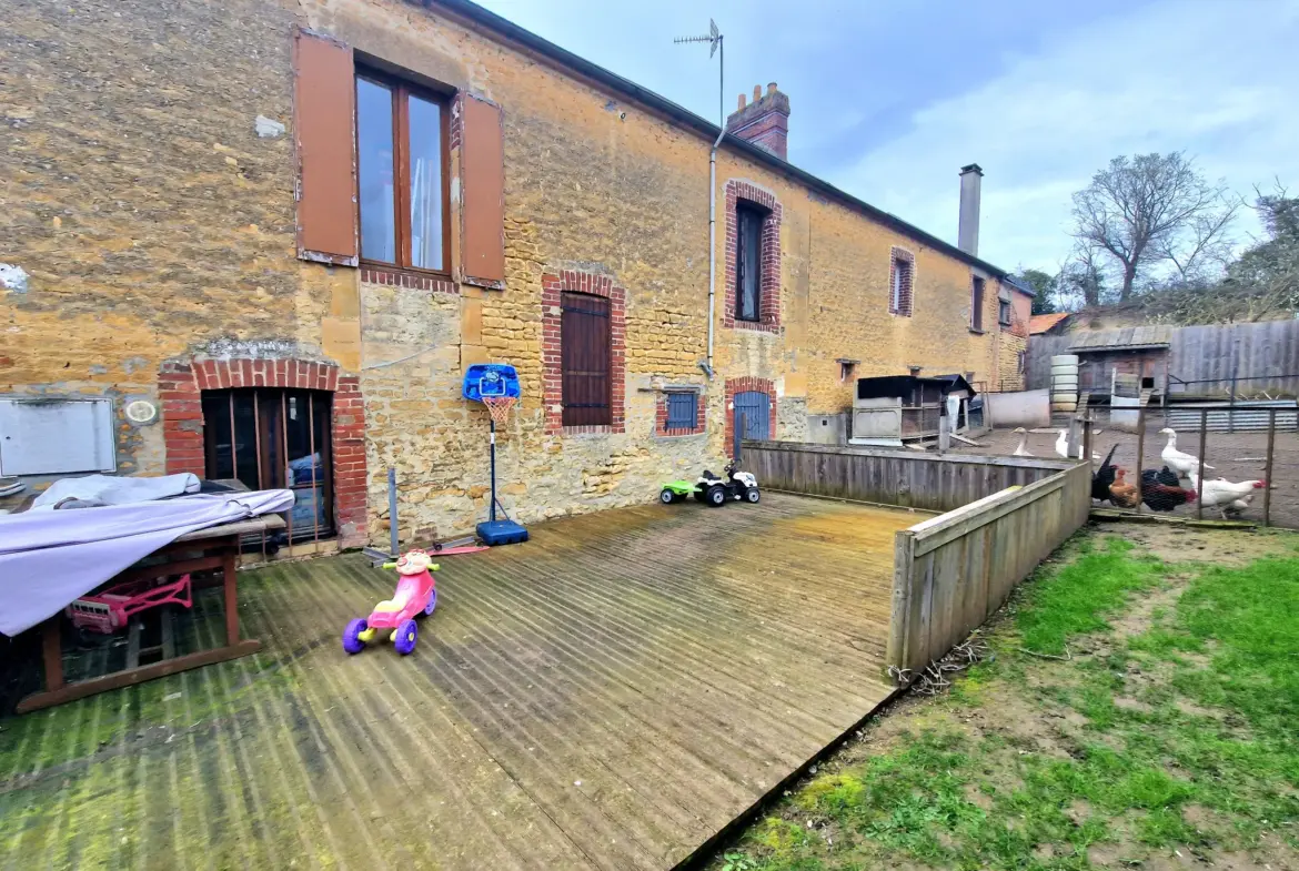 Maison rénovée à Saint-Pierre-en-Auge avec jardin et garage 