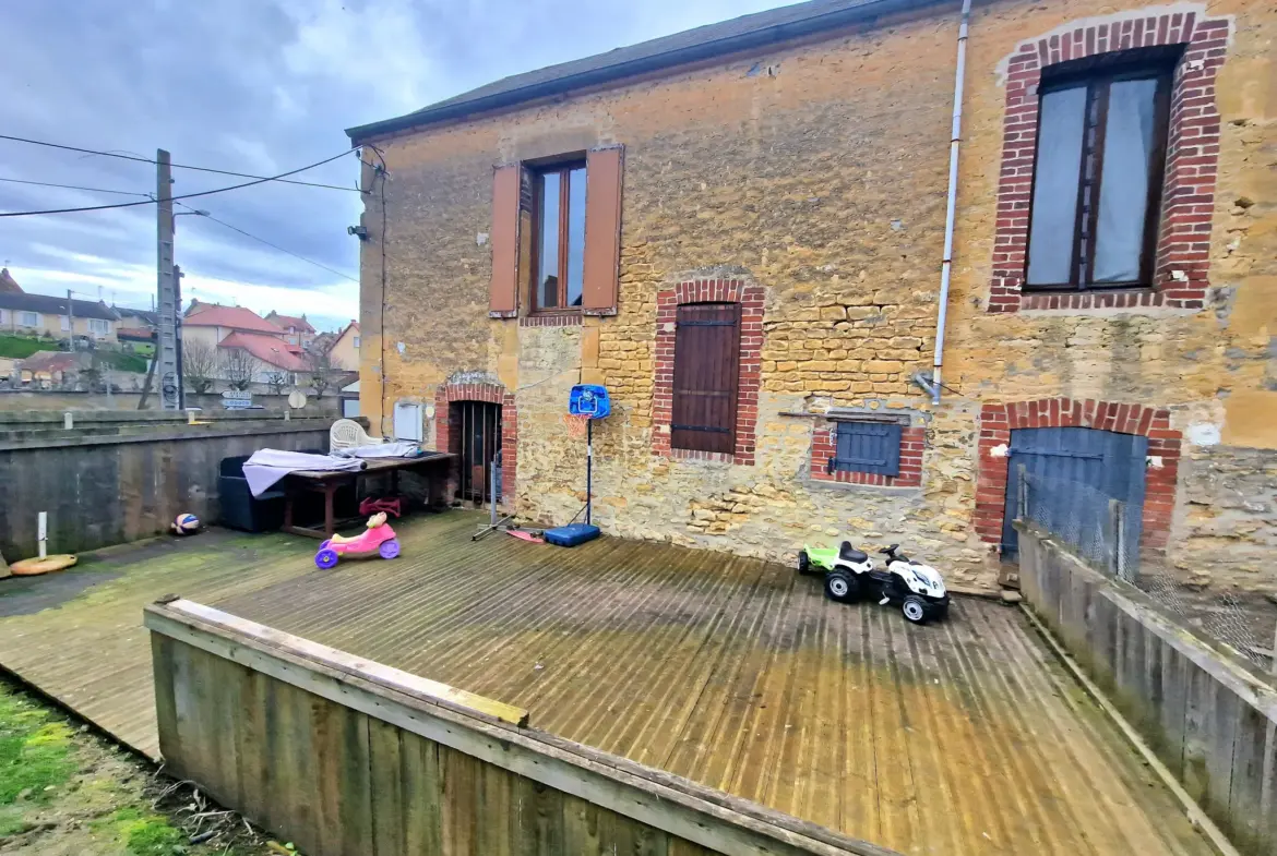 Maison rénovée à Saint-Pierre-en-Auge avec jardin et garage 