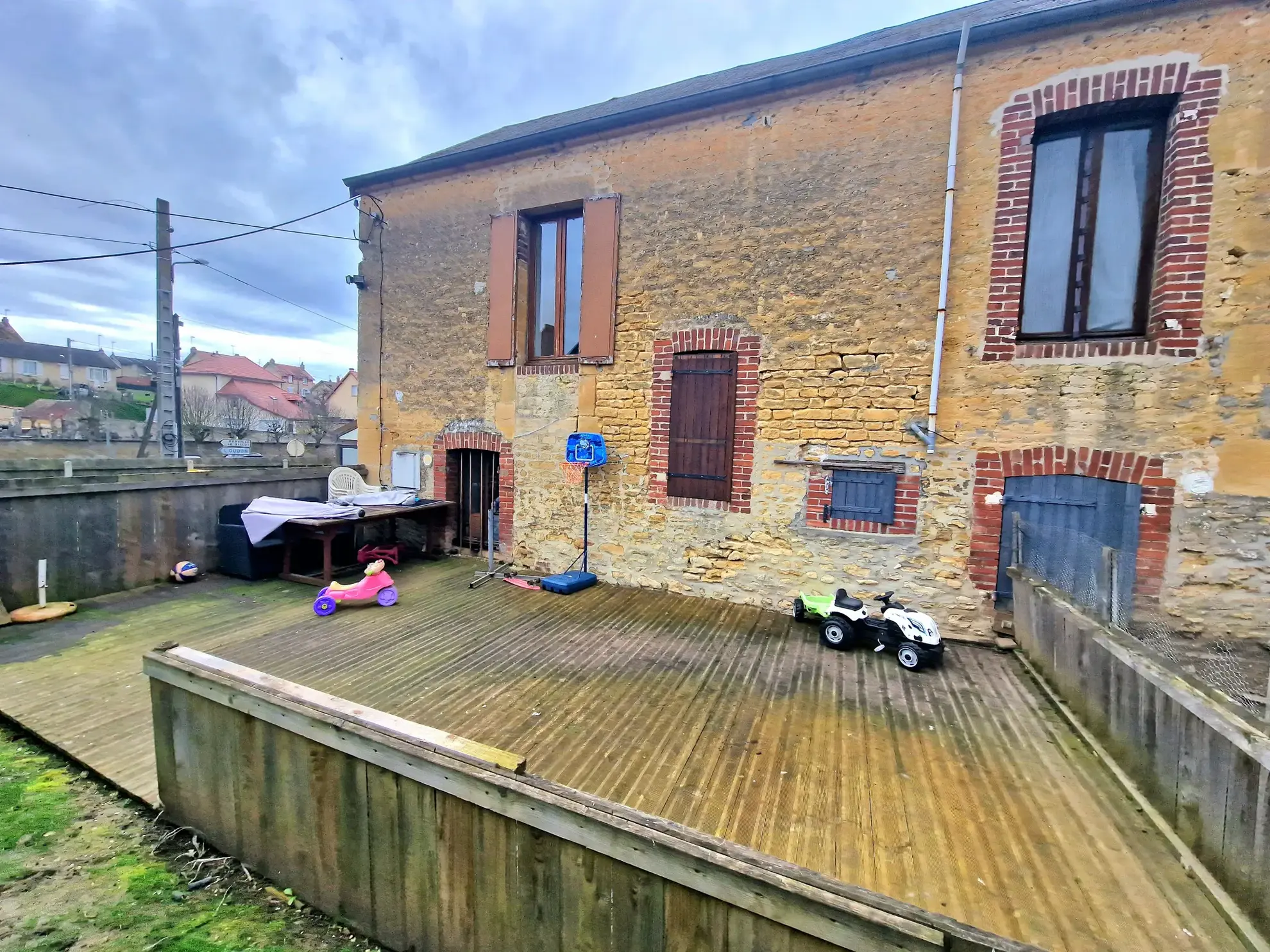 Maison rénovée à Saint-Pierre-en-Auge avec jardin et garage 