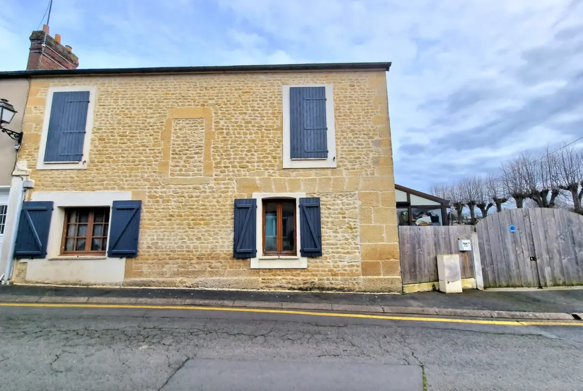 Maison rénovée à Saint-Pierre-en-Auge avec jardin et garage 