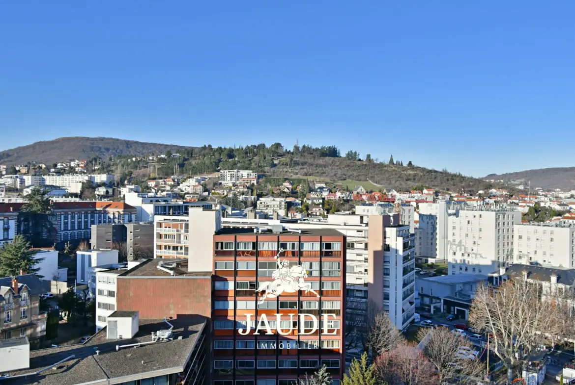 À vendre : F3 de 70 m² rénové (2025) avec parking à Clermont-Ferrand 